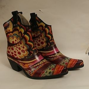 Rubber cowboy style ankle boots 8